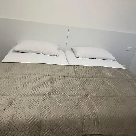 Apartman A *